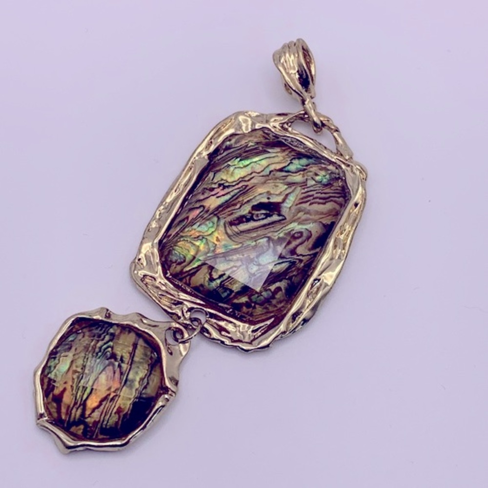 ❄️4/$20❄️ Vintage Brutalist Golden Costume Pendant